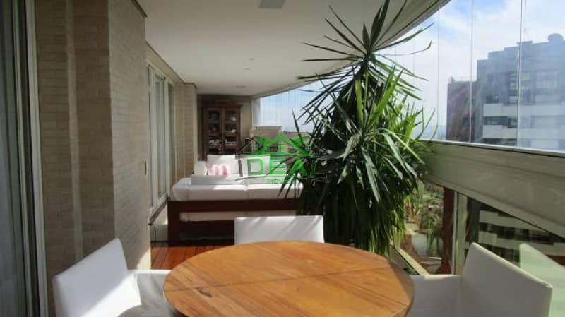 Apartamento de 4 dormitórios com 4 suítes no Alto da Lapa