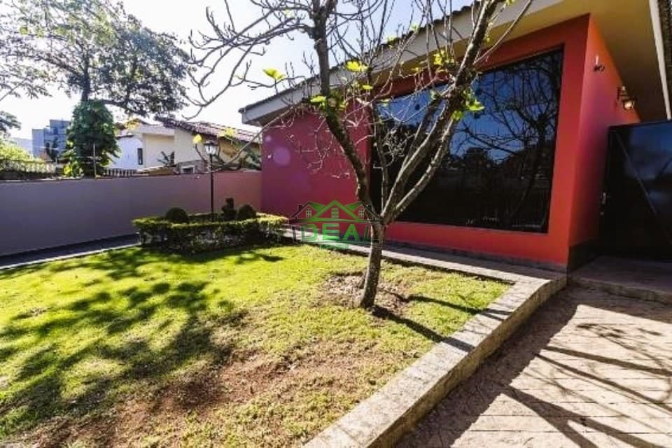 Casa térrea com 4 dormitórios e 5 vagas em Bela Aliança